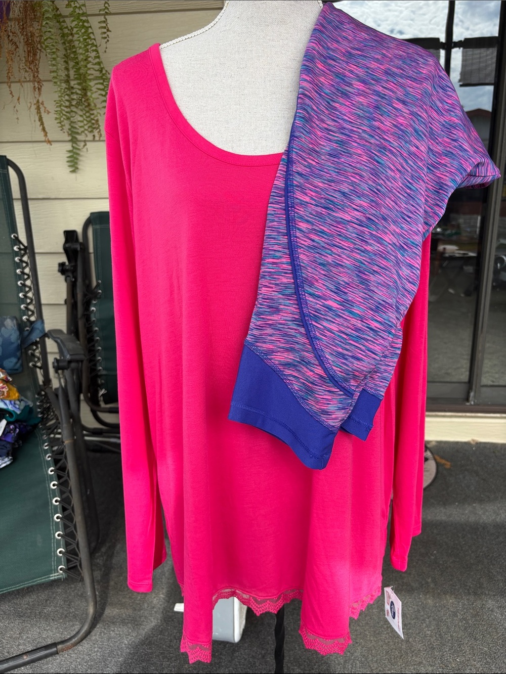 Just My Size Hot Pink Long Sleeve Top with Purple/Pink Space-Dye Capris Leggings